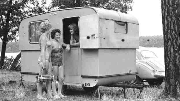 Marjoleine-tel-campinggeluk-boek-camperen-jaren-50